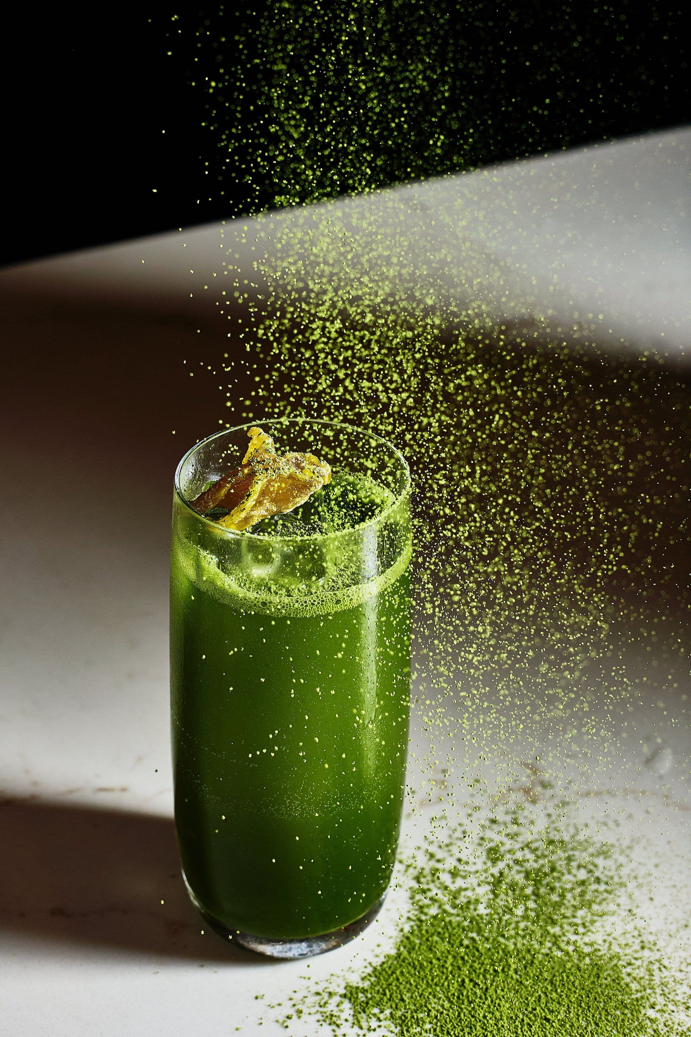 Matcha highball dusted with green tea powder